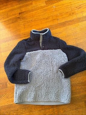 Cozy Two-Tone Sherpa Pullover - Charcoal & Light Gray